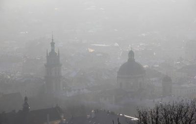 У Львові попереджають про погану видимість на дорогах через туман. Фото: відкриті джерела.