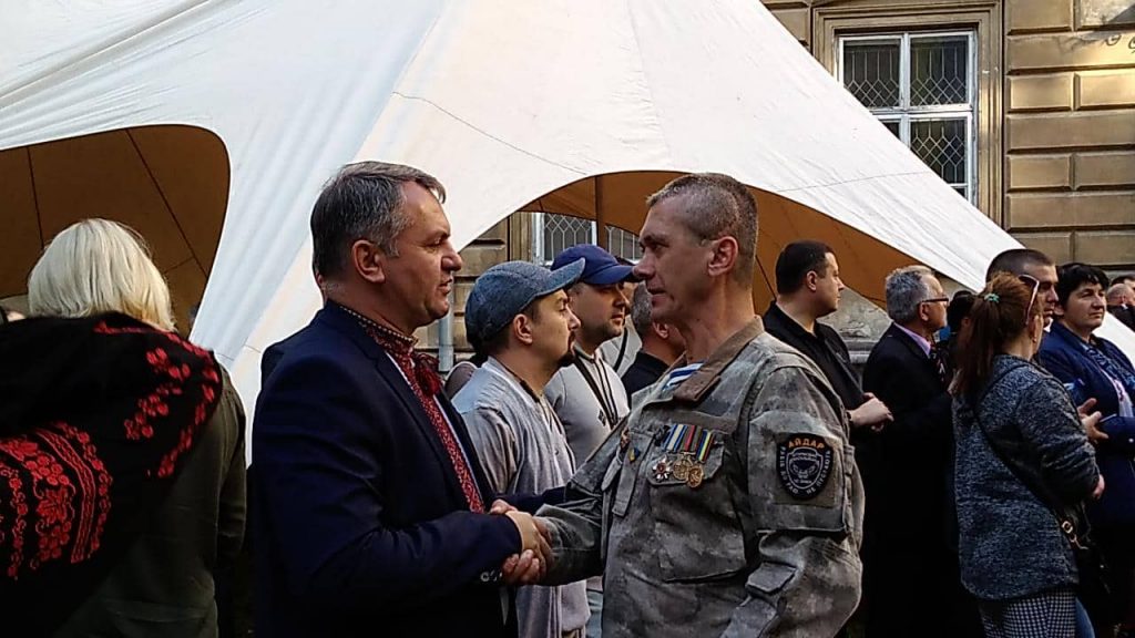 Олег Синютка завітав на неформальне спілкування з українськими воїнами. Фото: 4studio.
