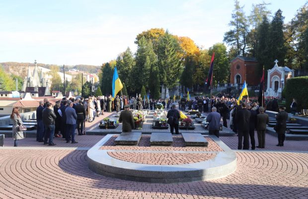 У Львові з військовими почестями перепоховали воїнів УПА. Фото Олександра Ганущина