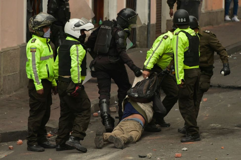 Еквадор охопило повстання проти президента, який був коміком. Ллється кров