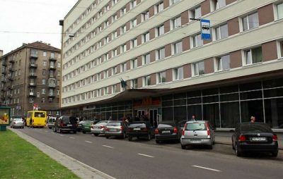 Львівські депутати виступили проти ліквідації парковки біля готелю "Львів"