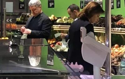 Як Порошенко з Мариною в супермаркеті купляв картоплю. Фото: Denis Semak.