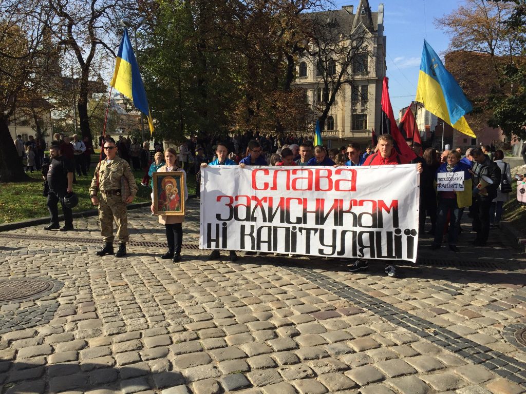 У Львові вшановують захисників і виступають проти капітуляції . Фото Юра Кенцало 4studio