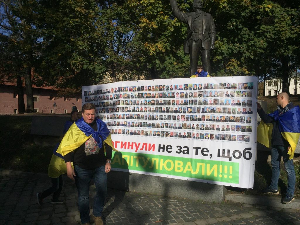 У Львові вшановують захисників і виступають проти капітуляції . Фото Юра Кенцало 4studio