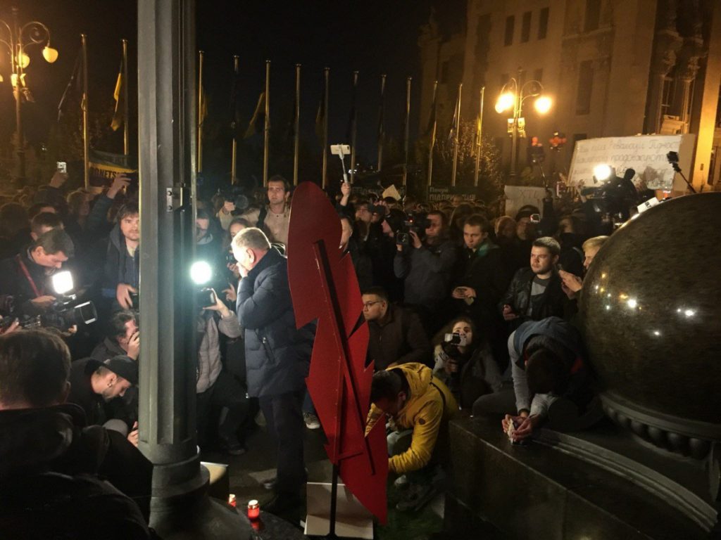 Київ ушановує пам'ять загиблої активістки Гандзюк. Фото: 5 канал