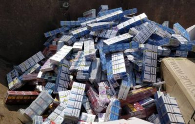 На Львівщині власник елітної іномарки намагався перевести через кордон понад 9 тисяч пачок сигарет