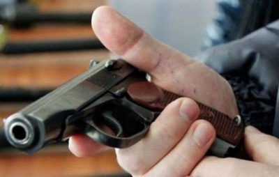 У Львові пенсіонерці погрожували пістолетом