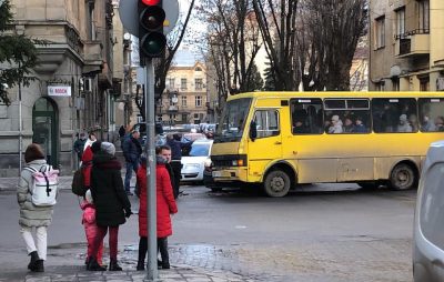 У Львові маршрута влетіла у легковик. Фото: Ігор Зінкевич.