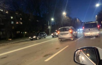 У Львові через ДТП ускладнився рух транспорту. Фото: Ігор Зінкевич.