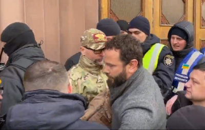 Активісти заганьбили депутата "Слуги народу" Дубінського. Фото: відкриті джерела.