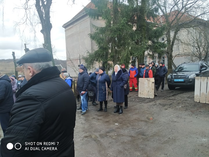 На Львівщині люди протестують з вимогою збереження місцевої лікарні. Фото: Варта1.