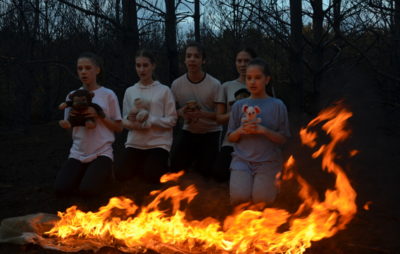 Діти піснею «Підпал» закликають зупинити злочин проти природи. Фото: Галина Гузьо.