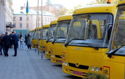 Школам Львівщини передали нові автобуси. Фото: ЛОДА.