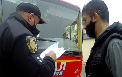 На Львівщині на водія автобуса за порушення правил карантину склали адмінпротокол. Фото: ГУ НП.