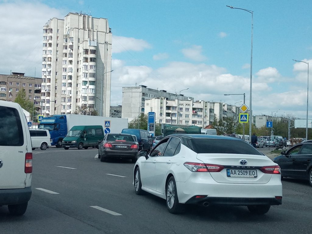 Як через ремонт вулиці Богдана Хмельницького Львів потопає у заторах. Фото: Bogdan Yanivsky.