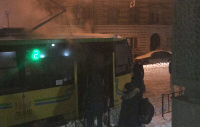 У Львові горить трамвай. Фото: Четверта студія