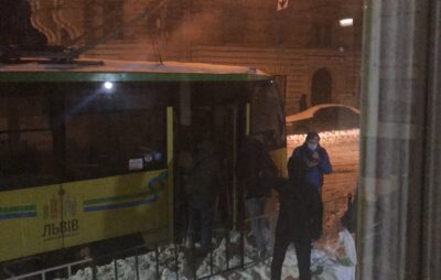 У Львові горить трамвай. Фото: Четверта студія