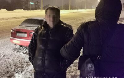 У Львові поліцейські вилучили у наркозбувача 45 грамів «метадону». Фото: Нацполіція.