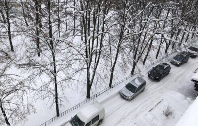 Новояворівськ через сніг скували затори. Фото: Четверта студія