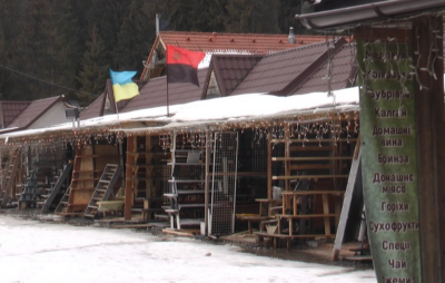 У “Буковелі” туристи обурені закриттям гірськолижного курорту. Фото: Суспільне