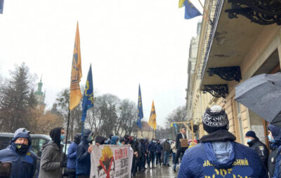 У Львові виступили проти бізнесу проросійських нардепів Козака та Медведчука. Фото: Сергій Бевз