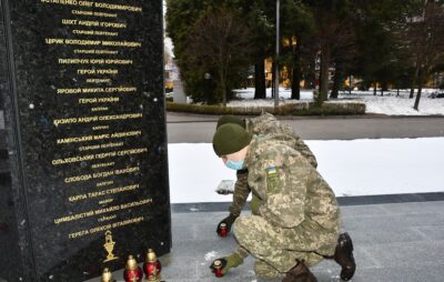 В Академії сухопутних військ вшанували пам`ять загиблого лейтенанта Богдана Слободи. Фото: Павло Ткачук