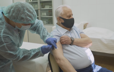 Леонід Кравчук вакцинувався від коронавірусу препаратом Covishield