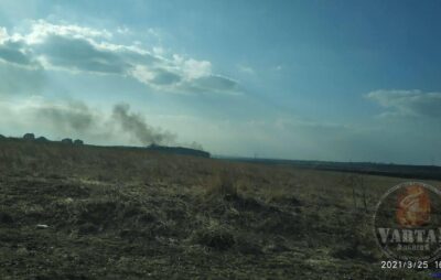 У Львові пожежа охопила поля сухої трави. Фото: Варта1