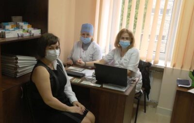 Міський голова Трускавця вакцинувався від COVID-19. Фото: ЄС