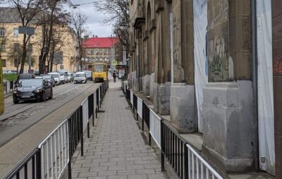 У Львові просять демонтувати дивний пішохідний перехід