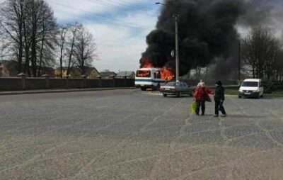 У Дрогобичі під час руху загорівся автобус. Фото: Варта1