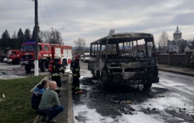У Дрогобичі під час руху загорівся автобус. Фото: Варта1