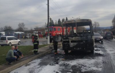 У Дрогобичі під час руху загорівся автобус. Фото: ДСНС