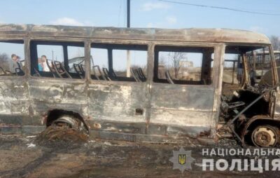 На Львівщині встановлюють причини пожежі, внаслідок якої згоріли три автобуси. Фото: Нацполіція