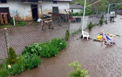 На Прикарпатті через сильний дощ затопило село. Фото: Репортер