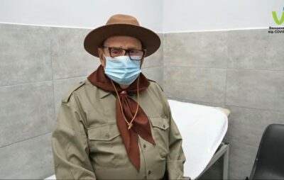 На Закарпатті вакцинували ветерана скаутського руху Тиберія Фелдеші. Фото: МОЗ