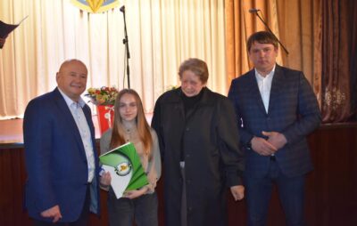 У Яворові нагородили кращих учнів та вчителів. Фото: Яворівська районна рада