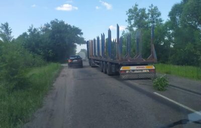 На Львівщині вантажівка зіткнулась з пасажирським автобусом. Фото: Буськ онлайн
