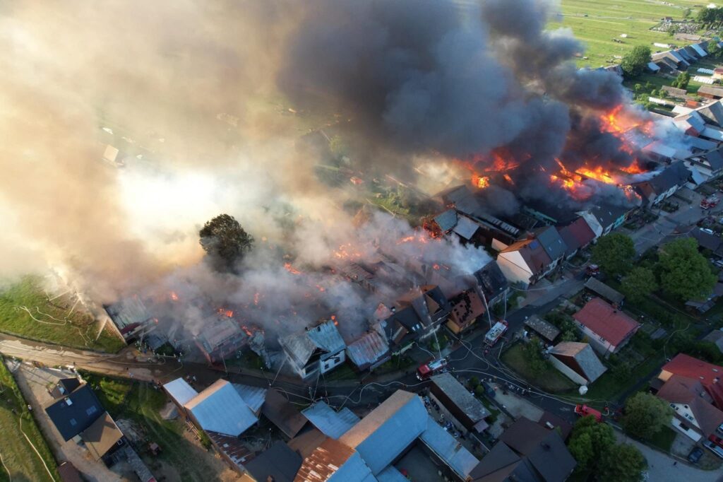 У Польщі внаслідок великої пожежі у селі постраждали більше 40 будівель