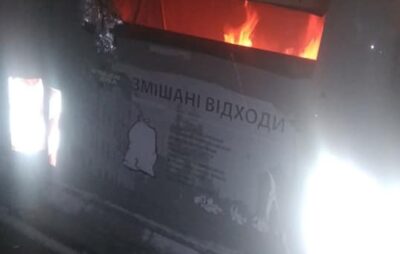 У Львові підпалили сміттєві контейнери. Фото: ГрінЕра Україна