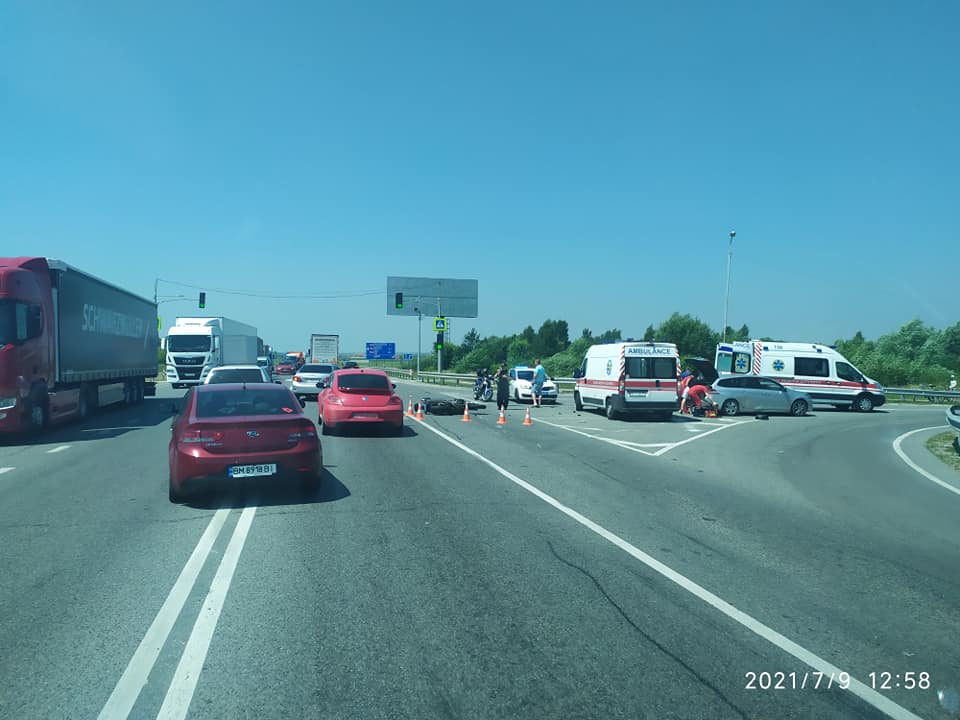 У Львові мотопатруль потрапив у ДТП. Фото: Буськ онлайн