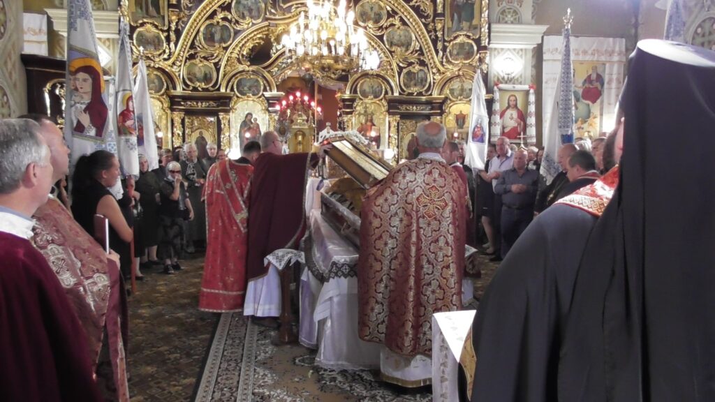 У Дубровиці відспівали багаторічного настоятеля церкви Святої Покрови отця Миколая. Фото: Михайло Скеба