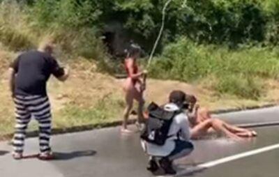 Трьох українок оштрафували у Чорногорії за відверту фотосесію на автодорозі