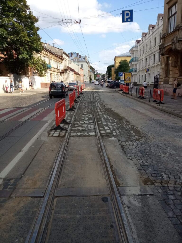 У Львові відновлено рух двох трамвайних маршрутів. Фото: ЛМР