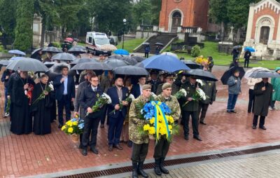 На Личаківському цвинтарі вшанували пам’ять полеглих захисників України. Фото: ЛМР