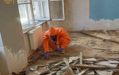 У Львові під час ремонту під підлогою знайшли кульки ртуті. Фото: ДСНС