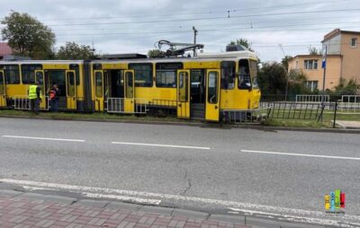 У Львові трамвай зійшов з рейок. Фото: Зручне місто