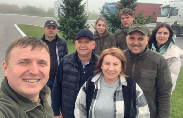 Бійці ООС отримають допомогу від громади Івано-Франкового. Фото: Ірина Перун