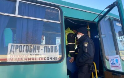 На Львівщині поліція перевіряє у пасажирів сертифікати вакцинації