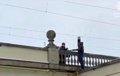 У Львові патрульний переконав чоловіка не коїти самогубство